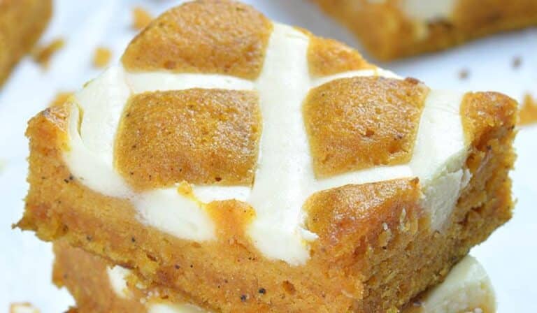 Pumpkin Bars with Cream Cheese Frosting: A Delightful Fall Treat